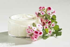 面霜可以當身體乳嗎？