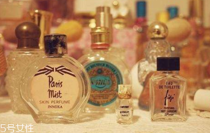 香水味道能保持多久？濃香能維持5小時(shí)