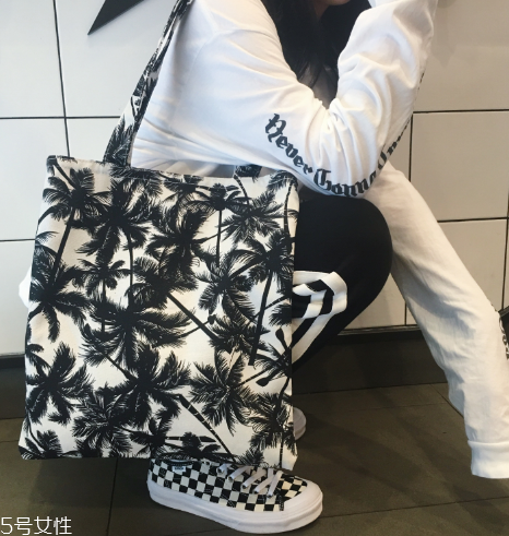 帆布包什么款式好看？這個(gè)春天一起文藝起來
