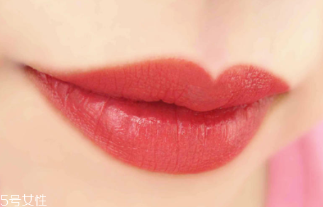 菲詩小鋪豆沙色和沙灘色哪個好看？沙灘色更成熟