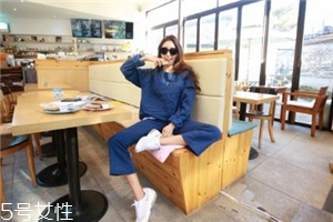 運(yùn)動(dòng)套裝怎么搭配？假日出游也要時(shí)髦