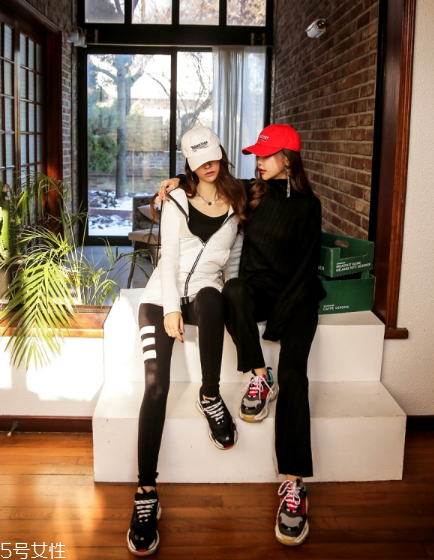 運(yùn)動(dòng)套裝怎么搭配？假日出游也要時(shí)髦