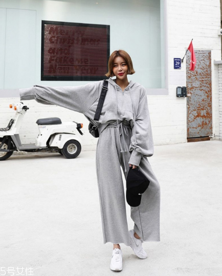 運(yùn)動(dòng)套裝怎么搭配？假日出游也要時(shí)髦