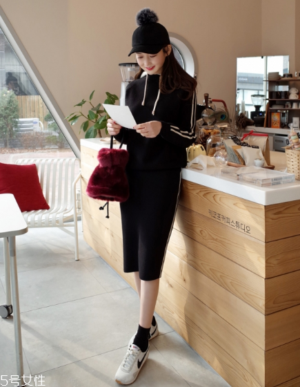 運(yùn)動(dòng)套裝怎么搭配？假日出游也要時(shí)髦