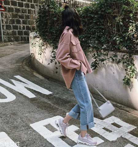 牛仔褲太寬松怎么改?。颗Ｗ醒澊┧闪诉@樣處理