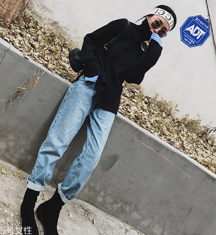 牛仔褲燙了個(gè)洞怎么辦？巧妙修補(bǔ)換新裝