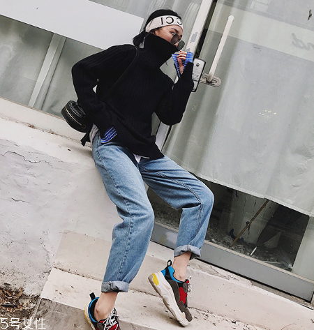 牛仔褲燙了個(gè)洞怎么辦？巧妙修補(bǔ)換新裝