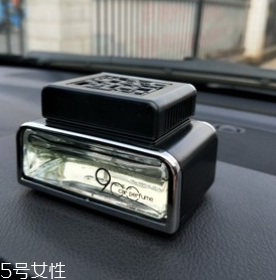 汽車香水座怎么加香水？用滴管注入原瓶