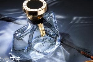 香水噴太多了怎么辦？用濕毛巾擦拭