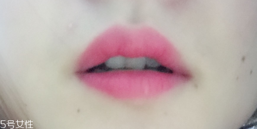 魅可珊瑚色口紅是幾號(hào)？relentlessly red桃花粉