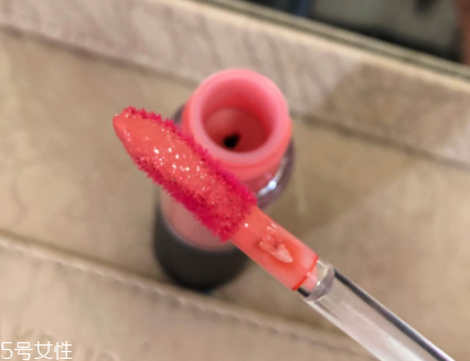 mac唇釉哪個(gè)顏色比較日常？溫柔清新珊瑚粉