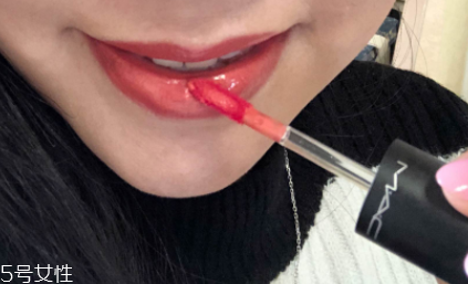 mac唇釉哪個(gè)顏色比較日常？溫柔清新珊瑚粉