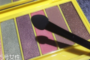 菲詩(shī)小鋪辛普森眼影好用嗎？適合手殘黨日常妝