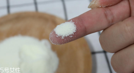 愛(ài)他美奶粉哪個(gè)版本好？白金版表現(xiàn)出色