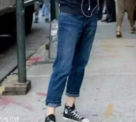 運(yùn)動(dòng)鞋搭配什么褲子好看？春季最佳穿搭