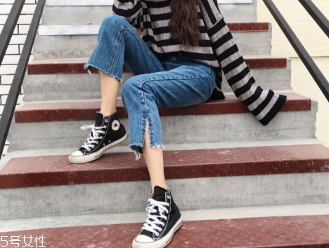 運(yùn)動(dòng)鞋搭配什么褲子好看？春季最佳穿搭