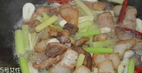 花椰菜炒肉怎么做好吃？這么做簡單又美味