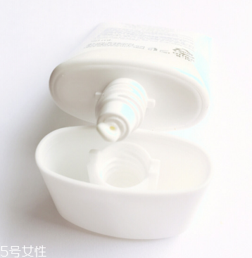 悅詩風吟自然關愛控油防曬乳怎么樣 美白控油款