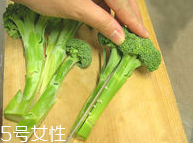 花椰菜怎么切？把整莖切掉最好炒