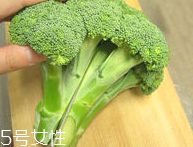 花椰菜怎么切？把整莖切掉最好炒
