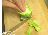 花椰菜怎么切？把整莖切掉最好炒