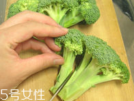 花椰菜怎么切？把整莖切掉最好炒