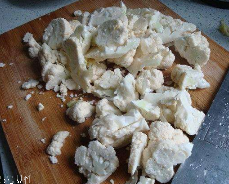 花椰菜怎么切？把整莖切掉最好炒