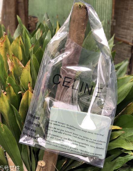 celine塑料袋多少錢？被代購炒翻天塑料包