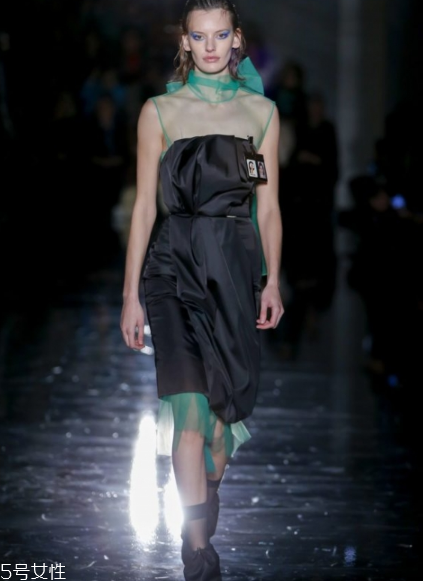 prada2018秋冬系列好看嗎_款式有哪些？