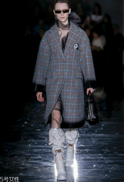 prada2018秋冬系列好看嗎_款式有哪些？