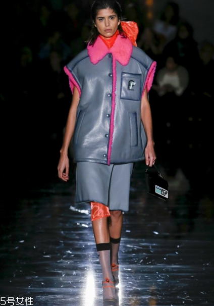 prada2018秋冬系列好看嗎_款式有哪些？