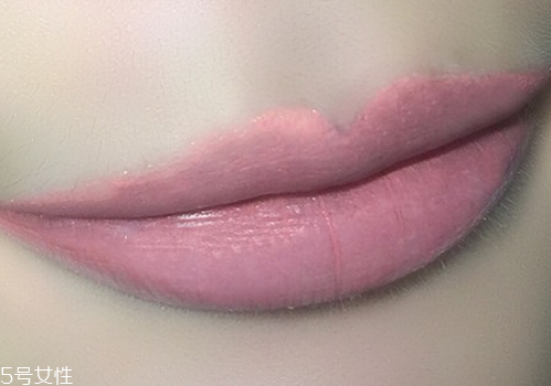 ck口紅專(zhuān)柜價(jià)格是多少 不沾杯的口紅涂法