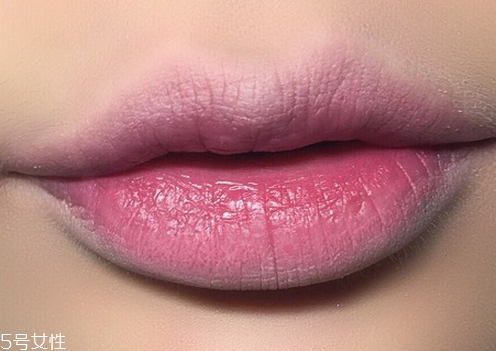 ck口紅專(zhuān)柜價(jià)格是多少 不沾杯的口紅涂法