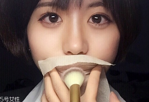 ck口紅專(zhuān)柜價(jià)格是多少 不沾杯的口紅涂法