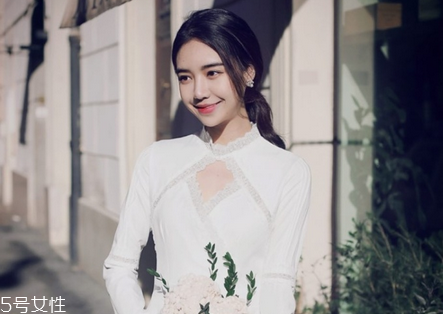 ck口紅專(zhuān)柜價(jià)格是多少 不沾杯的口紅涂法