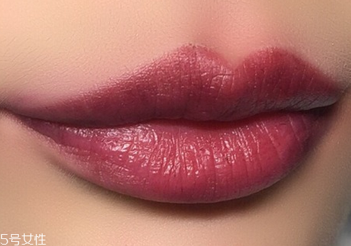 ck口紅專(zhuān)柜價(jià)格是多少 不沾杯的口紅涂法