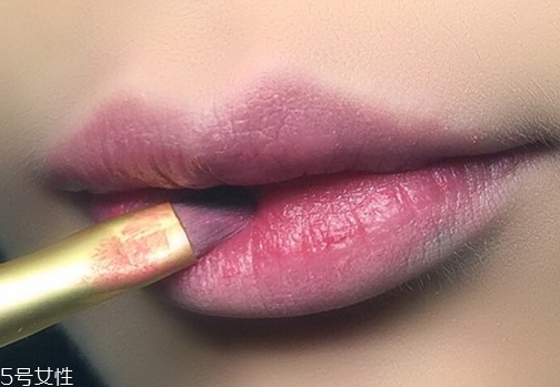 ck口紅專(zhuān)柜價(jià)格是多少 不沾杯的口紅涂法