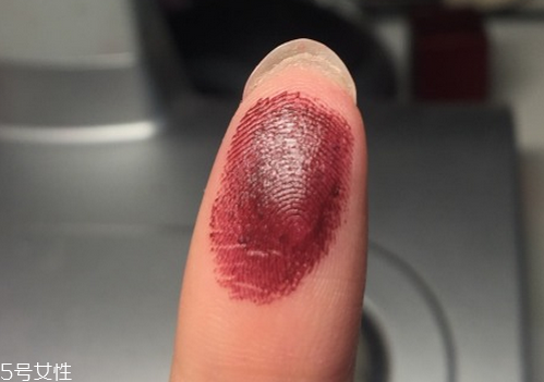 ck口紅專(zhuān)柜價(jià)格是多少 不沾杯的口紅涂法