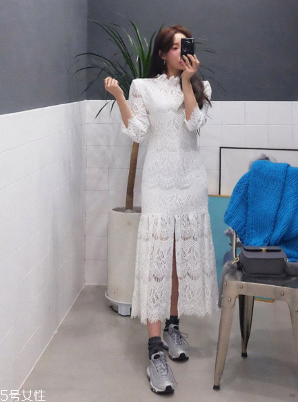 蕾絲連衣裙搭配什么鞋？開啟撩人春季