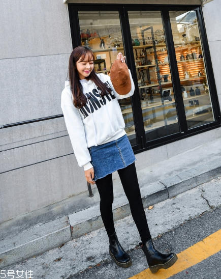 衛(wèi)衣搭配牛仔裙好看嗎？瞬間減齡變少女