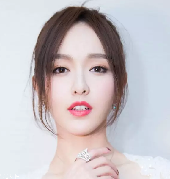 寬額頭適合什么劉海？2018額頭寬劉海圖片