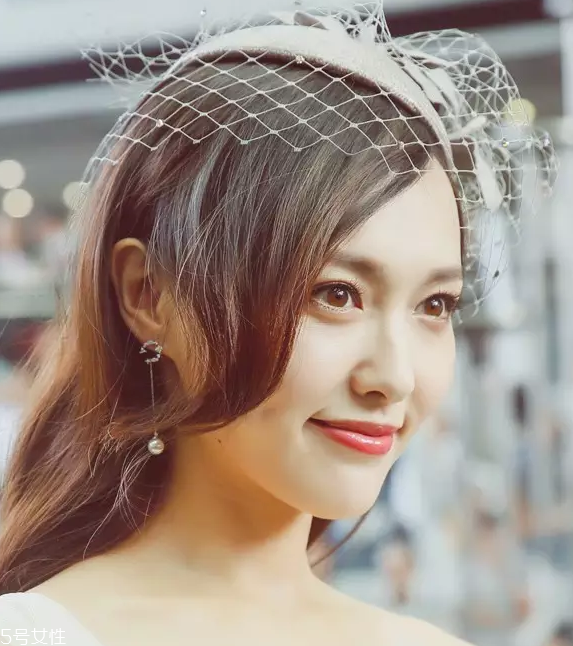 寬額頭適合什么劉海？2018額頭寬劉海圖片