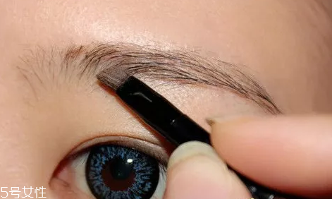 眉膏和眉粉有什么區(qū)別？眉粉只能上色