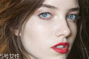 口紅啞光和絲絨的區(qū)別有哪些 這種顏色的口紅最自然 口紅啞光和絲絨的區(qū)別有哪些 這種顏色的口紅最自然