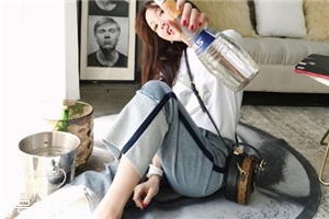 怎樣才能讓牛仔褲縮水？溫水浸泡效果好