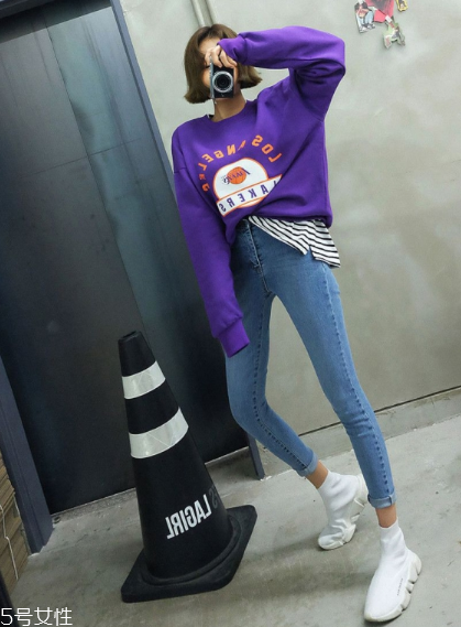 紫色衛(wèi)衣怎么搭配？流行色助你成為時尚女王