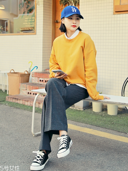 黃色衛(wèi)衣怎么搭配？用亮色吸引眼球