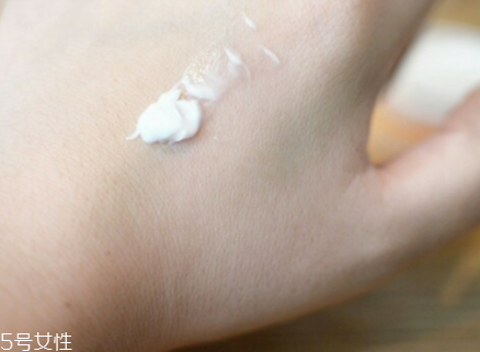 雪花秀修顏霜怎么用？輕柔按壓助吸收