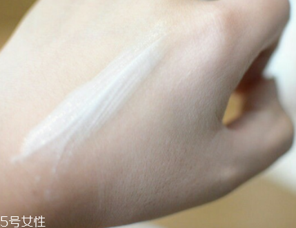 雪花秀修顏霜怎么用？輕柔按壓助吸收