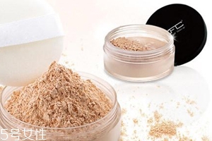 定妝粉用多了會(huì)怎么樣？妝效厚重不透氣